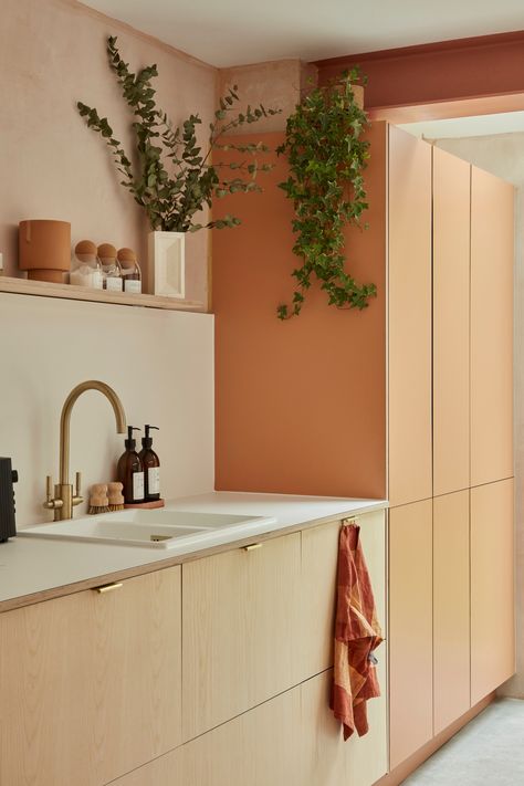 Plykea Formica Earthenware + ash veneered birch plywood kitchen fronts paired with brass edge pull handles and a beautifully soft Fenix Bianco Male worktop, to customise an IKEA kitchen 🖤.

All using IKEA Metod or Sektion cabinets.

#plywoodkitchen #birchplywood #plywood #ikeahack #kitchenideas #kitchentrends

📷 Chris Snook Photography