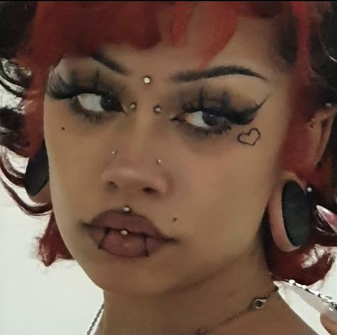 Alt Makeup Ideas, Piercings Cute, Piercings Face, Alt Makeup Looks, Inspo Makeup, Alt Makeup, Face Piercings, Cool Piercings, Swag Makeup