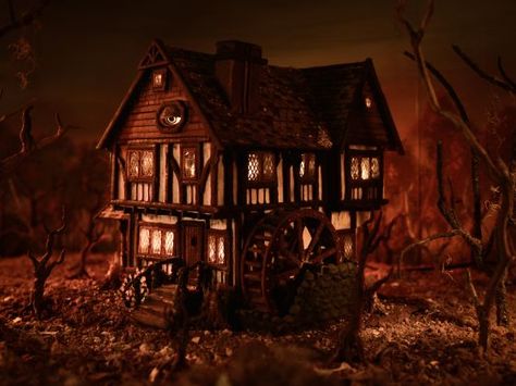 Halloween Hocus Pocus Cottage Cake - Genius Kitchen Hocus Pocus Gingerbread House, Hocus Pocus Cottage, Sanderson House Hocus Pocus, Sanderson Sisters House Hocus Pocus, Watching Hocus Pocus Aesthetic, Hocus Pocus House, Hocus Pocus Filming Locations, Hocus Pocus Amuck, Hermanas Sanderson