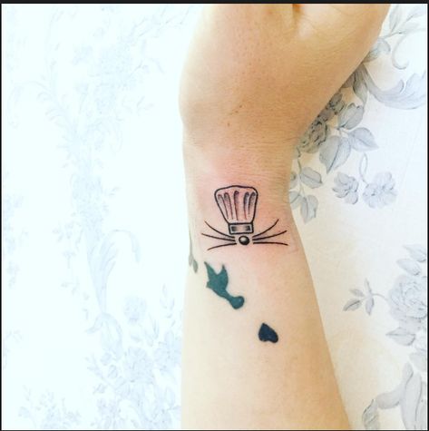 Simple Ratatouille tattoo Tiny Chef Tattoo, Childhood Memories Tattoo Ideas, Simple Chef Tattoo, Quick Tattoos Ideas Simple, Ratatouille Tattoo Ideas, Remy Tattoo Ratatouille, Ratatouille Tattoo, Culinary Tattoos, Tattoo Lyrics