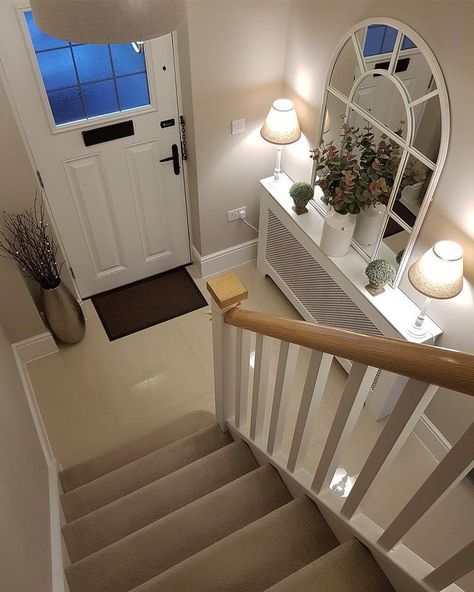 House Renovation Design, Entrance Hall Decor, Interior Design Hallway, House Staircase, Narrow Hallway Decorating, Home Hall Design, Hallway Design, Hallway Designs, Home Stairs Design