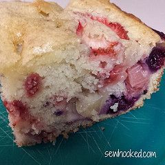 It tasted as good as it looks. Recipe to come! Cream Cheese Banana Bread, Apple Cake Recipe, Swirl Cake, Coffee Cake Recipe, How To Store Bread, Banana Cake Recipe, Baking Desserts, Berry Cake, Strawberry Cream Cheese