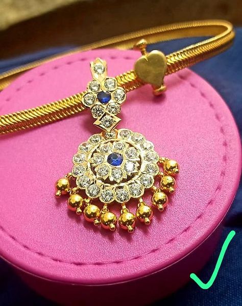 Diamond Attigai, Hindu Jewelry, Bridal Things, Big Rangoli, Antique Necklaces Design, Gold Jewellry, Antique Necklaces, Bengali Wedding, Gold Necklace Indian