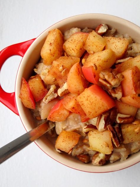 Overnight Apple Oatmeal, Stewed Apple Oatmeal, Apple Pie Overnight Oats With Applesauce, Overnight Oats Apple Pie, Stewed Apples Ayurveda, Quinoa Recipes Breakfast, Fast Metabolism Diet Recipes, Savory Oatmeal, Apple Oatmeal