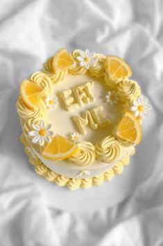 Cute Homemade Birthday Cake, Easy Cute Birthday Cakes, Vintage Lemon Cake, End Of Summer Cake, Cute Round Cakes, Summer Mini Cakes, Birthday Cake Aesthetic Yellow, Cute Cakes To Make, Yellow Decorated Cake