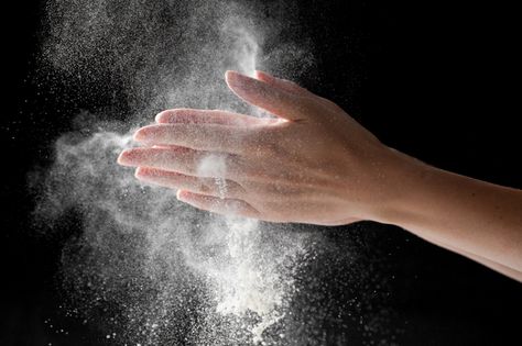 Natural Alternatives to Talcum Powder - Organic Spa Magazine Holi Powder, Talc Powder, Organic Spa, Natural Alternatives, List Of Books, Talcum Powder, Workout Pictures, Gymnastics, Rice