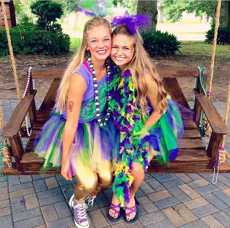 ULL Mardi Gras bid day Mardi Gras School Dance Outfits, Mardi Gras Spirit Week Outfit, Mardis Gras Outfit, Mardi Gras Bid Day, Mardi Gras Outfit Ideas, Mardi Gras Attire, Mardi Gras Crafts, Mardi Gra, Mardi Gras Outfits