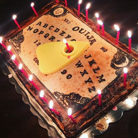 Friday 13 Cake Ideas, Gory Birthday Cakes, Ouija Board Birthday Cake, Birthday Horror Theme, Scary Sweet 16 Party, Creepy Cakes Birthdays, Horror Themes Birthday Party, Horror Birthday Cake Ideas, Horror Theme Birthday Cake