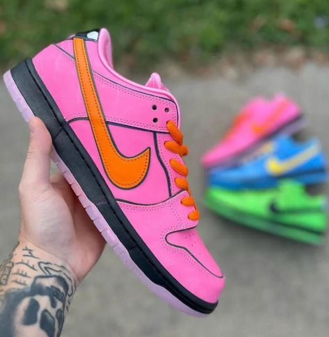 NIKE SB DUNK LOW POWER PUFF Size 40-45 Price:55k Disclaimer :kherahshoes is not affiliated with the brand All copyrights are duly reserved by the brand Dunk Collection, Bubbles And Buttercup, Blossom Bubbles And Buttercup, Dunk Lows, Black Men Fashion Urban, Nike Snkrs, Jordan Shoes Retro, Power Puff, The Powerpuff Girls