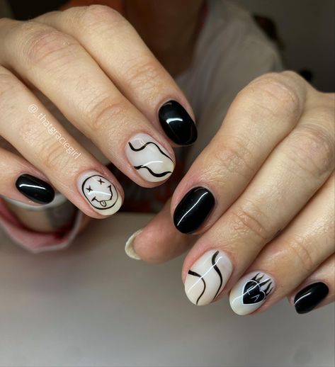 Nirvana Nail Art, Punk Rock Nails, Nail Art Black And White, Nirvana Nails, Nail Art Black, Disco Nails, Black And White Nail, Rock Nails, Black And White Nail Art