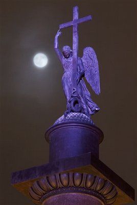 Russia, full moon Full Moon Photos, Cemetery Angels, Church Aesthetic, Arte Punk, I Believe In Angels, Angel Statue, Moon Photos, Angels Among Us, Angel Statues