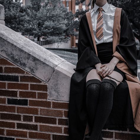 Hogwarts Uniform Aesthetic Hufflepuff, Hufflepuff Aesthetic Uniform, Harry Potter Oc Aesthetic, Hogwarts Aesthetic Outfits Hufflepuff, Hufflepuff Uniform Female Aesthetic, Hogwarts Hufflepuff Uniform, Harry Potter Oc Hufflepuff, Slytherin X Hufflepuff Aesthetic, Hufflepuff Uniform Female