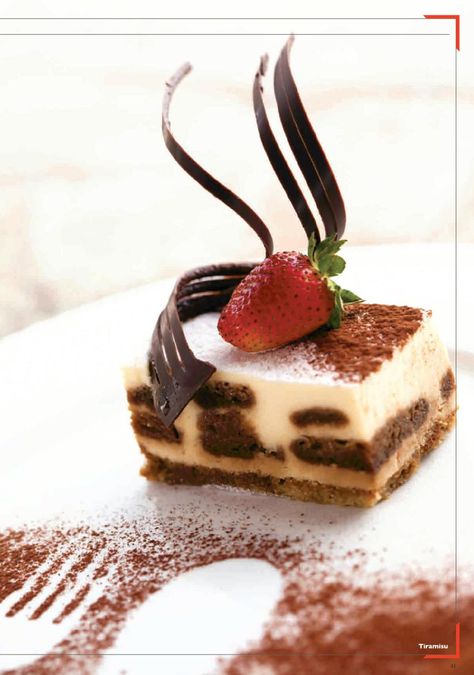 chefsbook: Tiramisu (Foto) Tiramisu Plating, Dessert Plate Decoration, Gourmet Food Plating, Plate Decoration, Food Plating, Dessert Plate, Gourmet Food, Gourmet Recipes, Decorative Plates