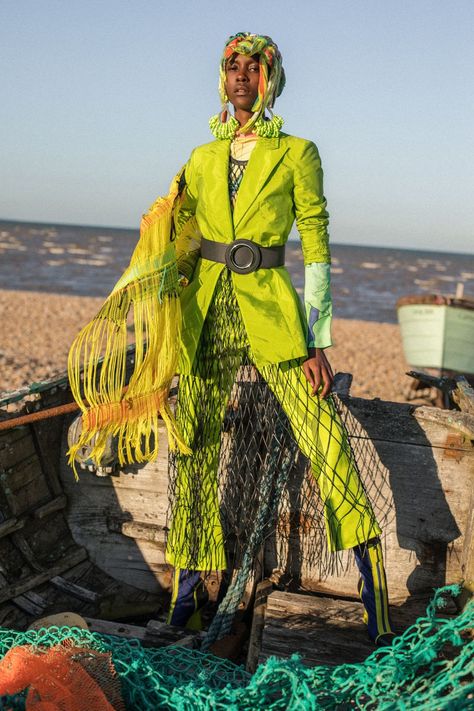 Under the Sea (Vogue Portugal) Underwater Outfit, Sea Inspired Fashion, Fishing Fashion, Fish Fashion, Sea Fashion, Vogue Portugal, Marine Pollution, Trash Art, Ocean Fashion