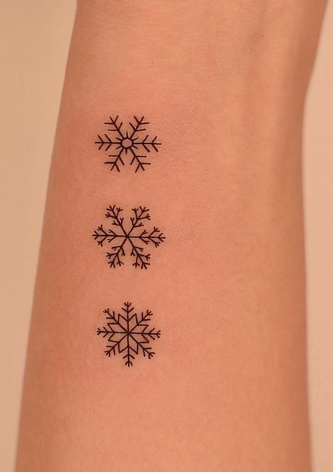 Mini Snowflake Tattoo, Tattoo Ideas Snowflake, Snowflakes Tattoo Design, Snow Flake Tattoos For Women, Black Snowflake Tattoo, Snowflake Tattoo Ideas, Simple Christmas Tattoo Ideas, Snowflake Tattoo Men, Snowflake Finger Tattoo