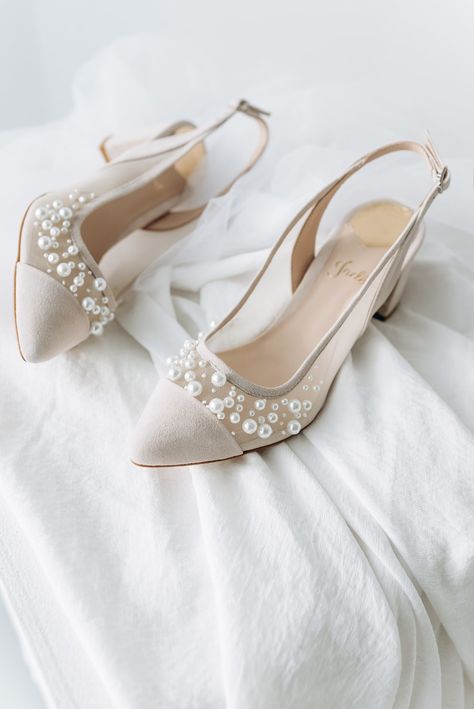 Ivory Wedding Sandals With Low Block Heel and Pointy Toe - Etsy Closed Toe Wedding Shoes, Comfortable Wedding Heels, Pearls Embroidery, Bridal Shoes Low Heel, Wedding Shoes Low Heel, Heels Aesthetic, Pointy Heels, Wedding Shoes Bride, Wedding Shoes Heels