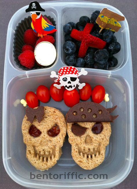 I so wanna do this for my future kids lunches! Hahaha Themed Lunches, Banana Ghosts, Lunchbox Kids, Fun Kid Lunch, Halloween Lunch, Kid Lunches, Lunch Box Bento, Bento Lunchbox, Lunch Prep