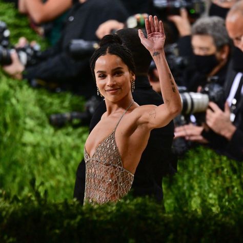 Zoë Isabella Kravitz source. (@zoekravitzsource) • Instagram photos and videos Zoe Kravitz Met Gala, Zoe Isabella Kravitz, Zoë Kravitz, Bye Felicia, The Met Gala, Zoe Kravitz, Style Icons, Couple Photos, Instagram Photos