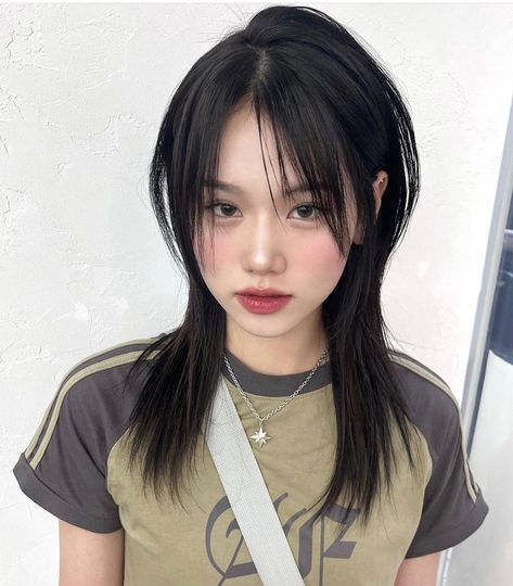 Hush Cut, Japanese Haircut, Short Hair Outfits, Cute Summer Hairstyles, Hair Color Streaks, Asian Short Hair, Japanese Hairstyle, Haircuts For Medium Hair, Cute Hairstyles For Short Hair