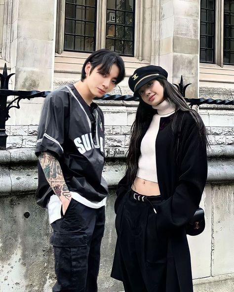 Liskook Couple, Swag Couples, Best Friend Couples, Couple Fits, Couple Poses Reference, 17 Kpop, Best Friend Gifs, Cute Images With Quotes, Kpop Couples