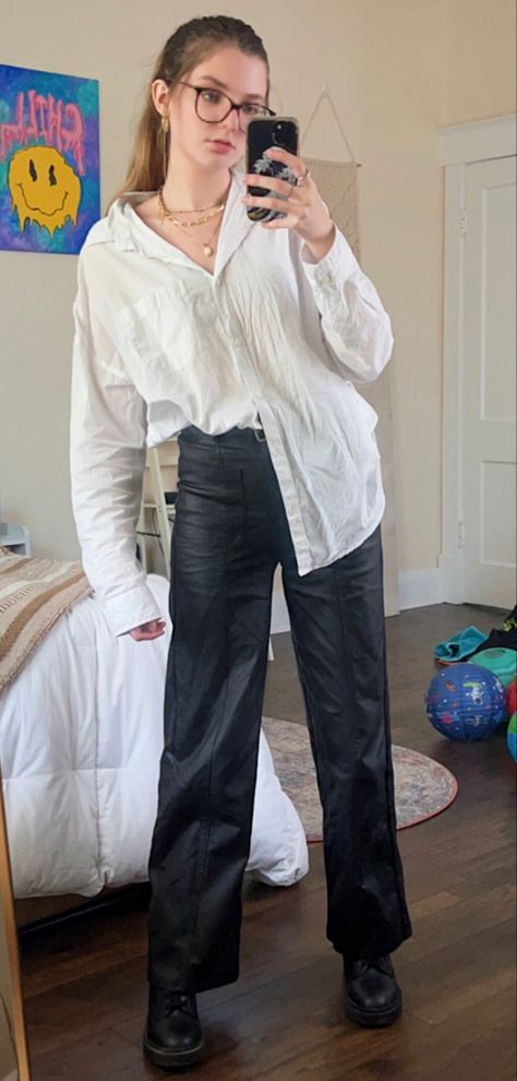 White Button Up Shirt Black Pants Outfit, Black Leather Flare Pants, Spring Business Casual Outfits, Leather Flare Pants, Skz Concert, White Button Shirt, Black Pants Outfit, Business Casual Outfit, Spring Business Casual