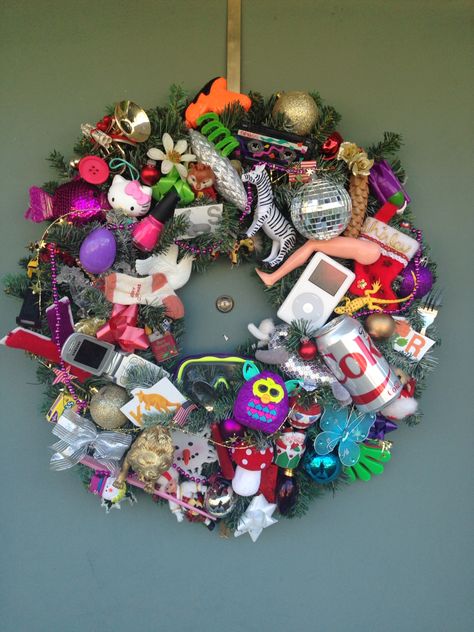 DIY junk wreath||RussanneKathleen Christmas Junk Wreath, Toy Wreath, Wonka Christmas, Antique Booth Ideas, Alaska Highway, Kitsch Decor, Fun Wreath, Xmas Deco, Everyday Wreath