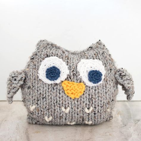 This Easy Plush Owl Knitting Pattern is a great gift for a newborn or mommy-to-be! Since there are no loose buttons or embellishments, baby will stay safe and happy as he plays with his new best friend. Owl Knitting, Owl Knitting Pattern, Knitting Pattern Easy, Knitting Projects Free, Bunny Knitting Pattern, Knitted Owl, Bamboo Knitting Needles, Easy Knitting Projects, Knitting Basics