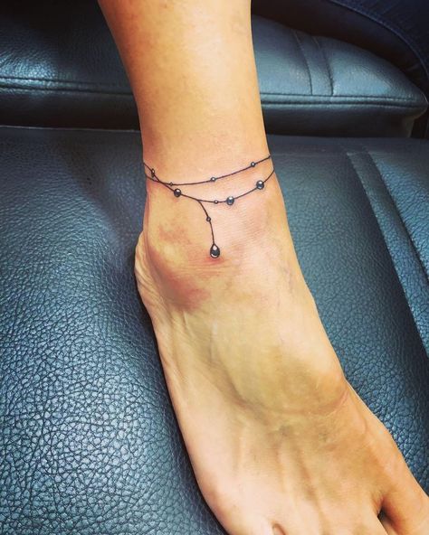 Ankle Bracelets Tattoos For Women, Tattoos Pulseras, Tattoo Amigas, Anklet Tattoos For Women, Ankle Band Tattoo, Wrist Bracelet Tattoo, Toe Tattoos, Ankle Tat, Lace Tattoo Design