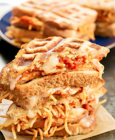 Spaghetti Grilled Cheese Sandwiches Spaghetti Grilled Cheese, Garlic Bread Spaghetti, Cauliflower Garlic Bread, Cauliflower Muffins, Cauliflower Bread, Bread Alternatives, Grilled Cheese Sandwiches, Waffle Sandwich, Honey Garlic Sauce