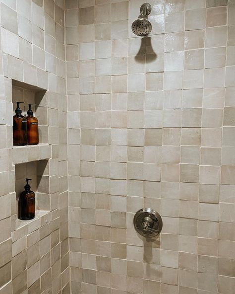 Tile Backsplash Herringbone, En Suite Bathroom Ideas, Suite Bathroom Ideas, Zellige Tile Bathroom, Stone Floor Bathroom, Bathroom Beach House, Metallic Tile, Morocco Tiles, Backsplash Herringbone