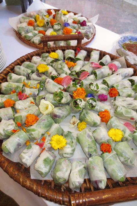 Asian summer rolls with edible flowers from Assaggiare Mendocino Asian Garden Party, Asian Food Wedding Buffet, Spring Roll Charcuterie Board, Asian Catering Ideas, Asian Grazing Board, Asian Grazing Table, Asian Buffet Table Ideas, Thai Wedding Food, Thai Food Wedding