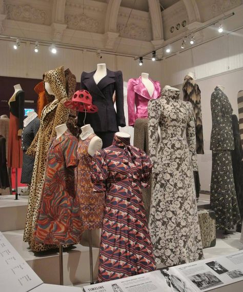 Exhibition stand Biba Biba 60s, Biba Clothing, Biba Fashion, Barbara Hulanicki, Fashion Exhibition, Harry Clarke, 60s 70s Fashion, English Fashion, Seventies Fashion