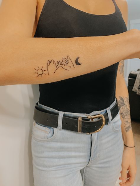 Long Distance Bff Tattoos, Pinky Promise Tattoo Friends, Promise Tattoo Couple, Sun And Moon Tattoo Matching Best Friends, Best Friend Tattoos Matching, Maddy Tattoo, Friend Tattoos Matching, Friend Tats, Tattoos For Siblings