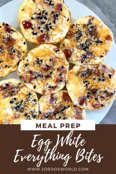 These egg white bites are everything, but they're also everything. Starbucks Egg White Bites, Egg White Bites, Egg White Breakfast, Egg White Recipes, Cottage Cheese Eggs, Egg Bites Recipe, Quiche Recipes Easy, Healthy Eggs, Protein Bites