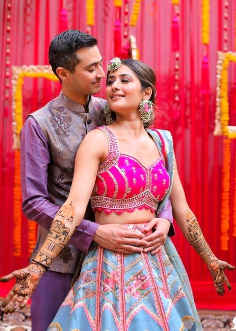 Love Poses Couple, Mehndi Couple, Couple Wedding Poses, Mehendi Photography Bridal, Mehendi Photoshoot, Love Poses, Haldi Photoshoot, Mehendi Photography, Anarkali Designs