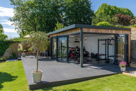 Garden Gym Ideas, Patio Gym, Home Gym Shed, Outdoor Home Gym, Ruang Gym, Gym Shed, Garden Gym, Backyard Gym, Gym Business