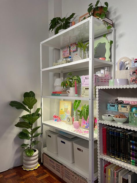 Big Shelf Decor Bedroom Ideas, Room Display Ideas, Aesthetic Shelves, Cute Shelf Decor, Shelf Room Decor, Room Shelf Decor, Shelf Aesthetic, Shelf Decor Bedroom, Decor Shelves