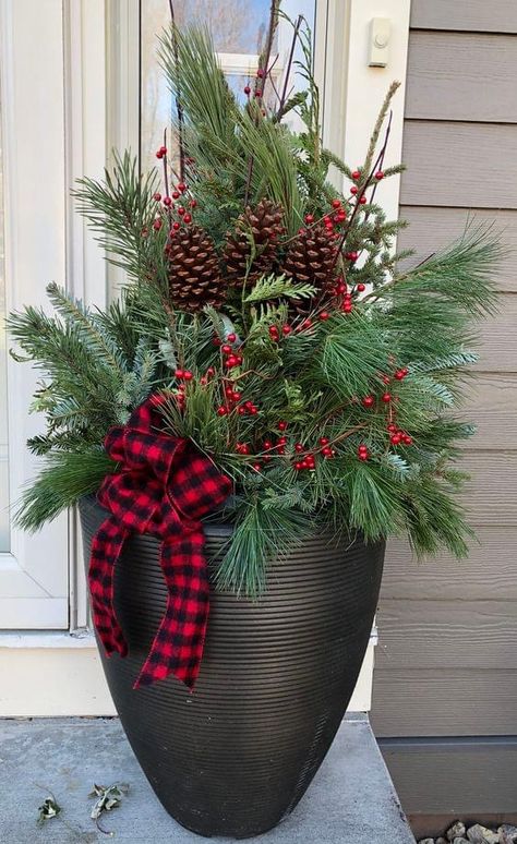 Outdoor Winter Planter Ideas, Christmas Flower Pots Outdoor, Porch Pots, Christmas Urns, Outdoor Christmas Planters, Holiday Planter, Winter Planter, Christmas Pots, Christmas Wreaths Diy Easy