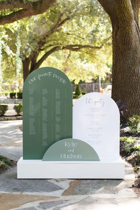 White and sage green wedding sign display by Lily & Roe Co. Wedding Sign Display, Green And White Wedding Seating Chart, Green Seating Chart Wedding, Sage Green Seating Chart, Welcome Sign Seating Chart, Green Acrylic Sign, Sage Green Wedding Signage, Green Wedding Signage, Floral Wedding Signage