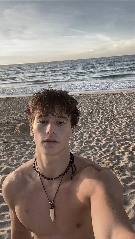 Beach Boy Aesthetic, Bach Buquen, Surfer Boys, Surfer Boy, The Perfect Guy, Aesthetic Guys, Shirtless Men, Good Looking Men, Pretty Men