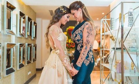 Pre Quince Photoshoot Ideas, Quinceanera Court Pictures, Quinceanera Picture Ideas, Quinceanera Checklist, Quince Picture Ideas, Quince Photos, Quinceañera Photoshoot Ideas, Quince Photoshoot Ideas, Quince Pictures