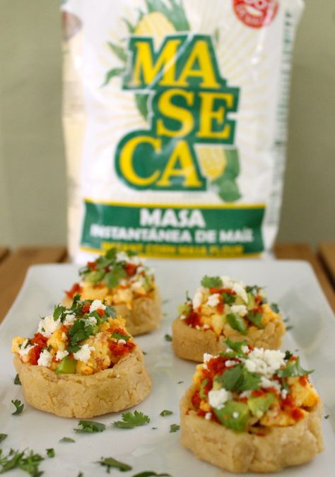 @Paula Bendfeldt-Diaz  another winner!!  breakfast sopes with @Mi Maseca USA Apps For Parties, Maseca Recipes, Mexican Sopes, Latin Food Recipes, Chorizo And Eggs, Recipes Authentic, Sigma Chi, Easy Apps, 1200 Calorie