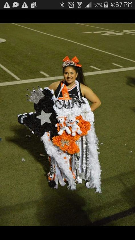 Haltom High School Mum! Senior Year! Big as Texas Texas Mums, Mum Ideas, High School Football, Homecoming Mums, School Football, Senior Year, Homecoming, High School, Texas