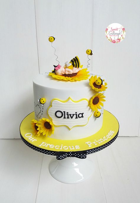 Sunflowers & bees cake for a sweet princess Bees Cake, Torte Creative, Bee Cake, Bee Cakes, Novelty Cakes, Cake Creations, Sunflower, Birthday Cake, Bee