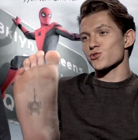 Tom Holland Tattoo, Tom Holland Aesthetic, Holland Aesthetic, Spiderman Tattoo, Bug Boy, Spider Tattoo, Red Ink Tattoos, Marvel Photo, Tom Holland Spiderman