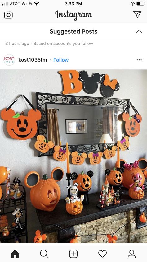 Disney Halloween Diy, Disney At Home, Disney Halloween Decorations, Halloween First Birthday, Mickey Halloween Party, Deco Disney, Disney Furniture, Halloween Eve, Halloween Mantle