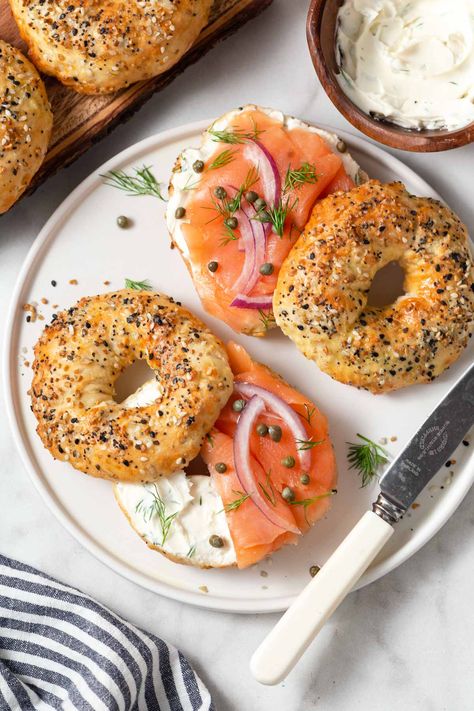 These easy Air Fryer Everything Bagels are made in just 15 minutes with Greek yogurt and no yeast. They're healthy and better than store-bought. Soft, chewy, and served with herbed cream cheese and smoked salmon, they're absolutely delicious! Learn how to make homemade bagels and herbed cream cheese for an awesome Air fryer bagel sandwich. Breaded Mushrooms, Bagel Toppings, Bbq Chicken Thighs, Plain Bagel, Scrambled Eggs Recipe, Fried Mushrooms, Bagel Sandwich, Leftover Bread, Homemade Bagels