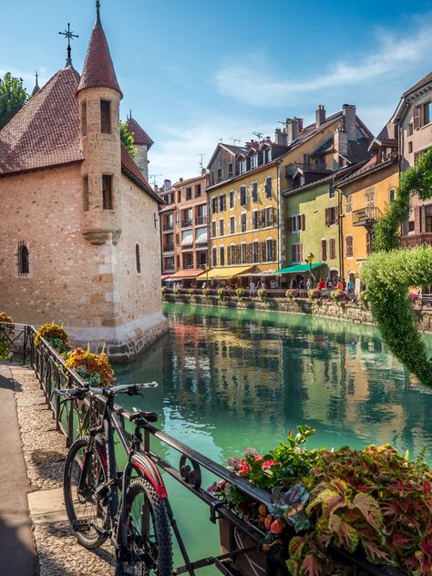 Annecy France, Travel Points, Switzerland Travel, Places Of Interest, Summer Pictures, Beautiful Places To Travel, Travel Goals, South Of France, Dream Destinations