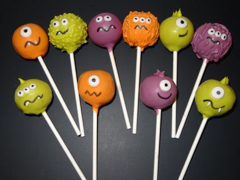 Monster cakepops #KaceesCreations Halloween Monster Cake, Monster Cake Pops, Monster Birthday Cakes, Halloween Deserts, Monster 1st Birthdays, Halloween Cake Pops, Cake Pop Decorating, Chocolate Covered Marshmallows, Halloween Sugar Cookies