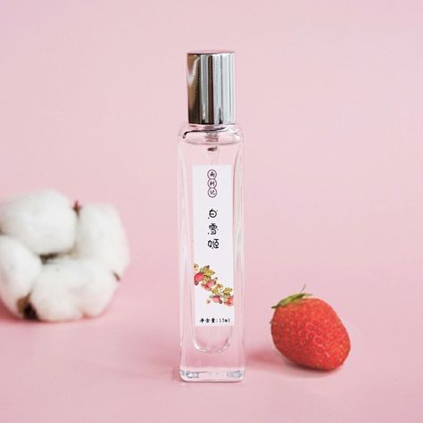 Strawberries And Cream Perfume, Strawberry Vanilla Perfume, Strawberry Milk Perfume, Gourmet Perfume, Perfume Strawberry, Strawberry Products, Strawberry Perfume, Fruit Perfumes, Small Perfume